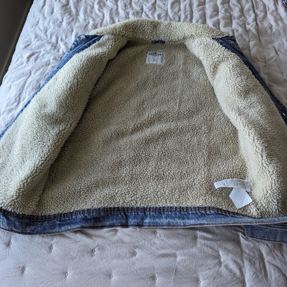 Hollister Denim Jacket with Sherpa Lining - Picture 2 of 3